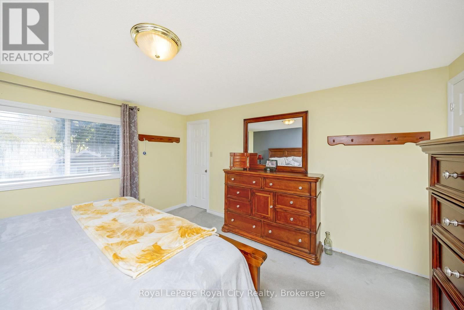 119 LOU'S BOULEVARD Image 27