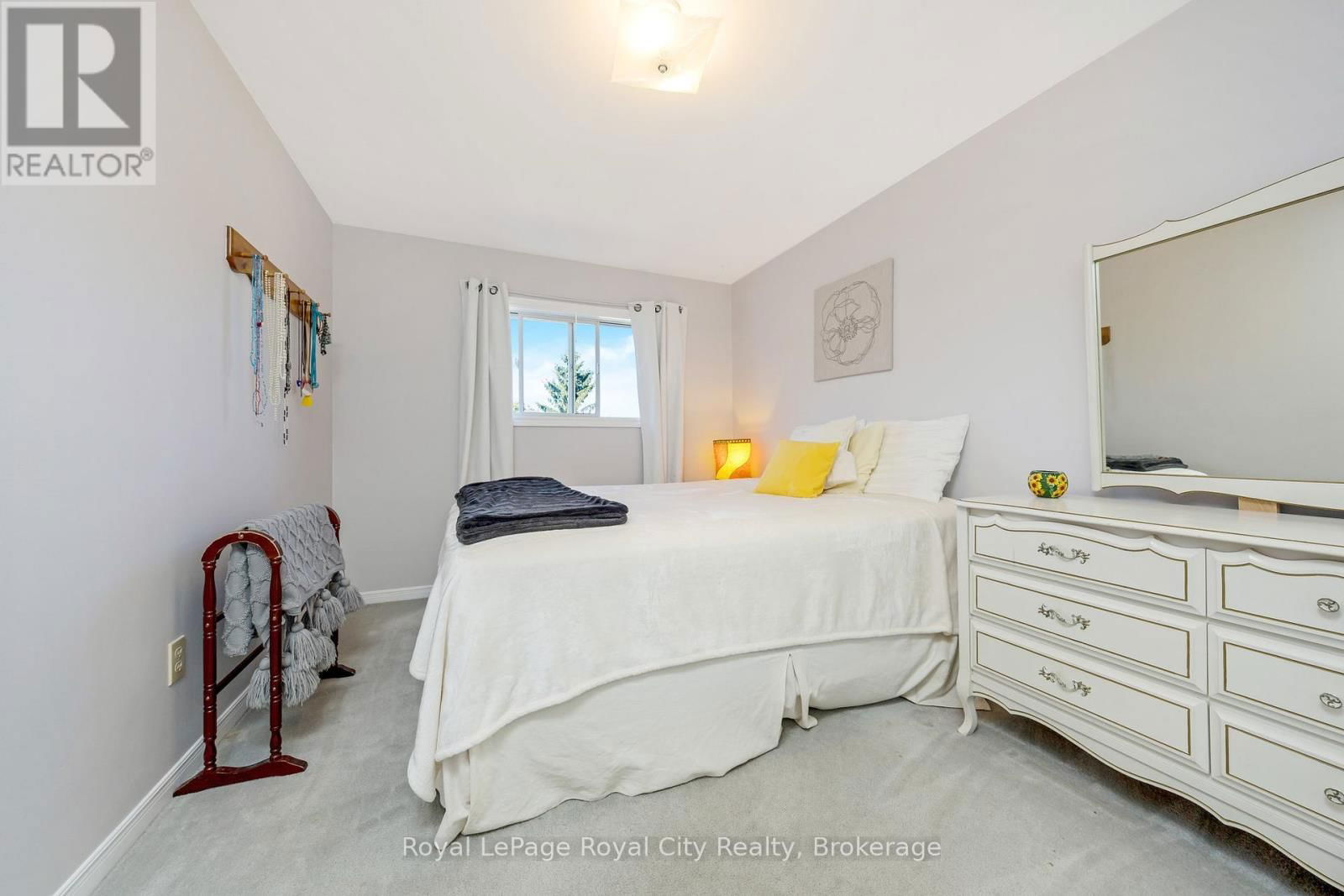 119 LOU'S BOULEVARD Image 30