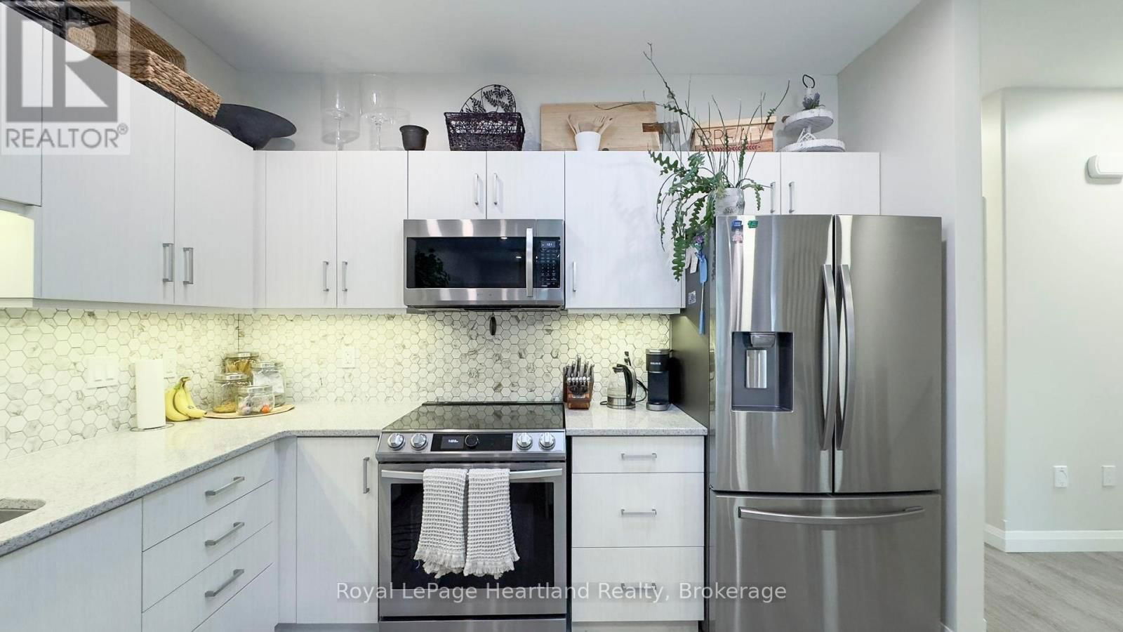 84 ROWE AVENUE Image 11