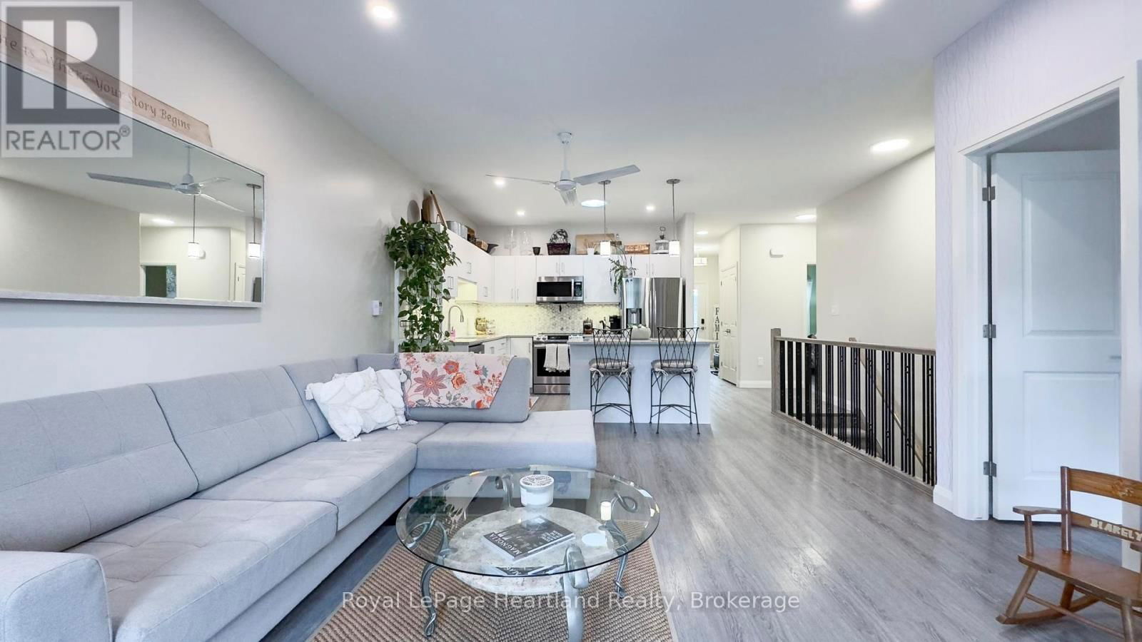 84 ROWE AVENUE Image 17