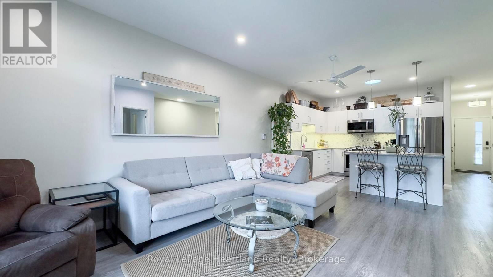 84 ROWE AVENUE Image 18