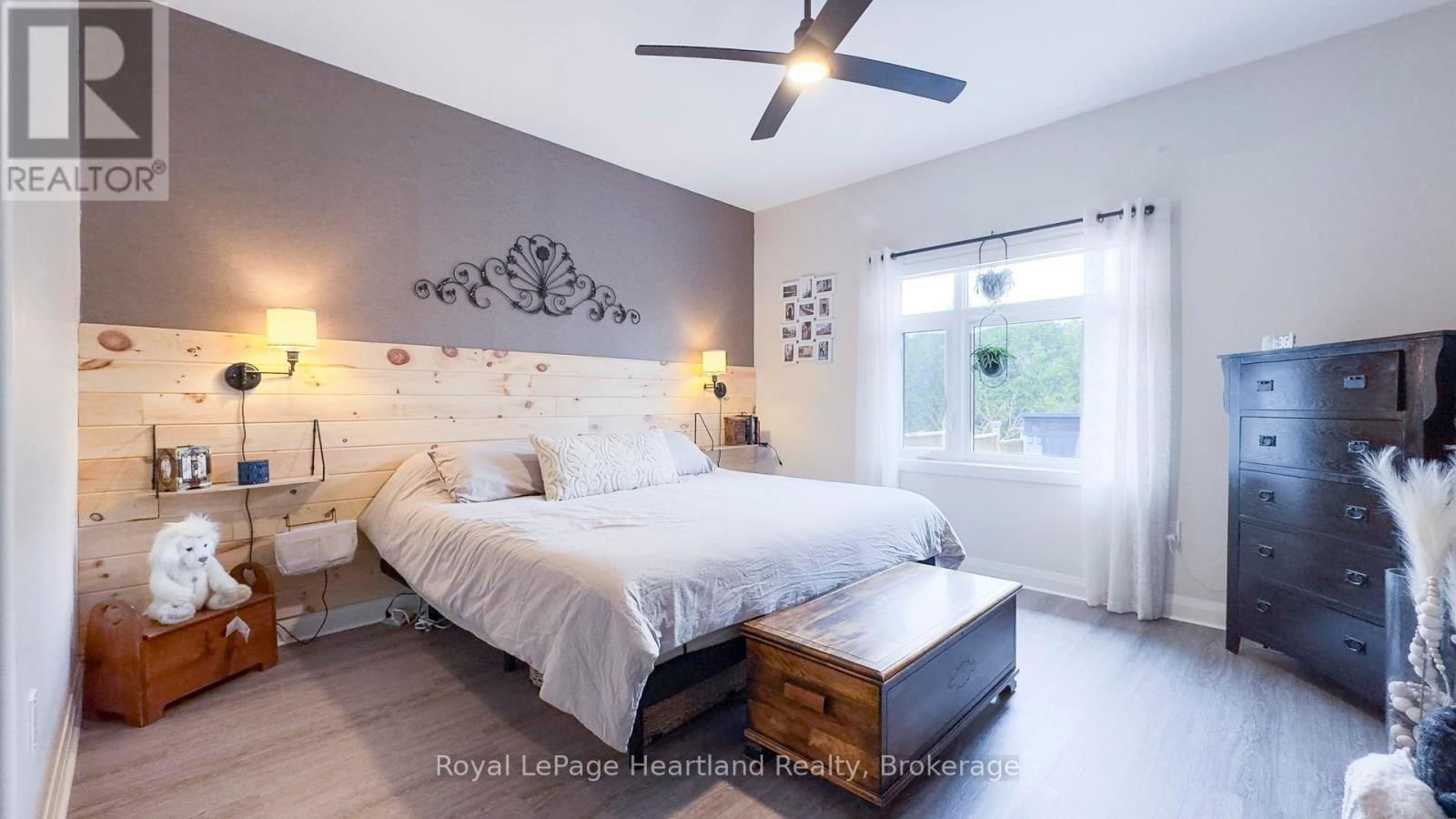 84 ROWE AVENUE Image 20