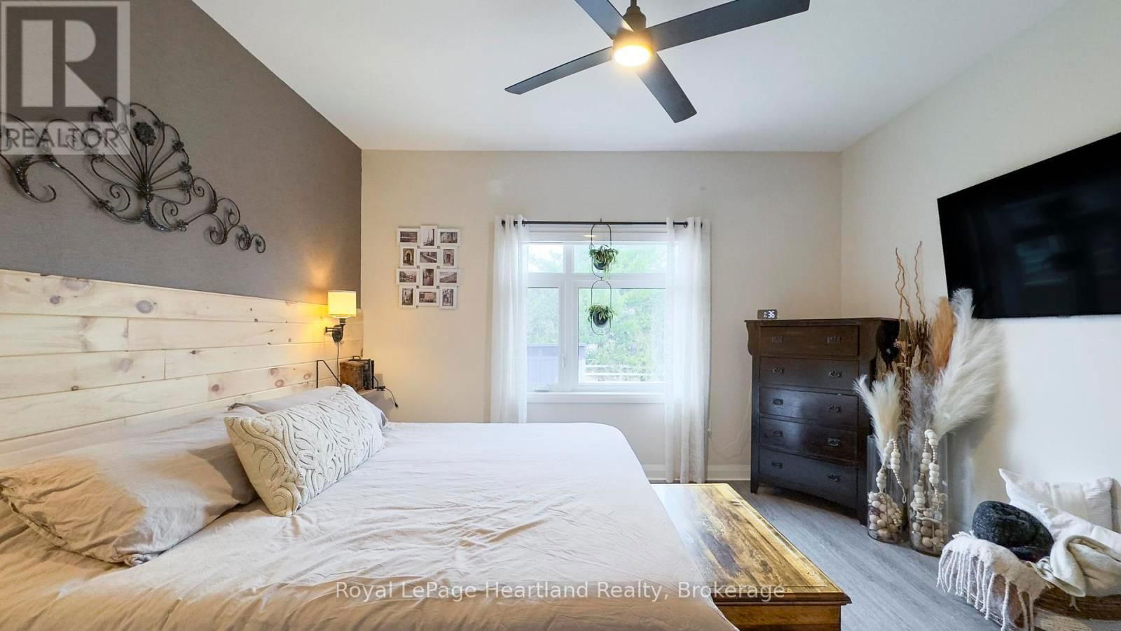 84 ROWE AVENUE Image 22