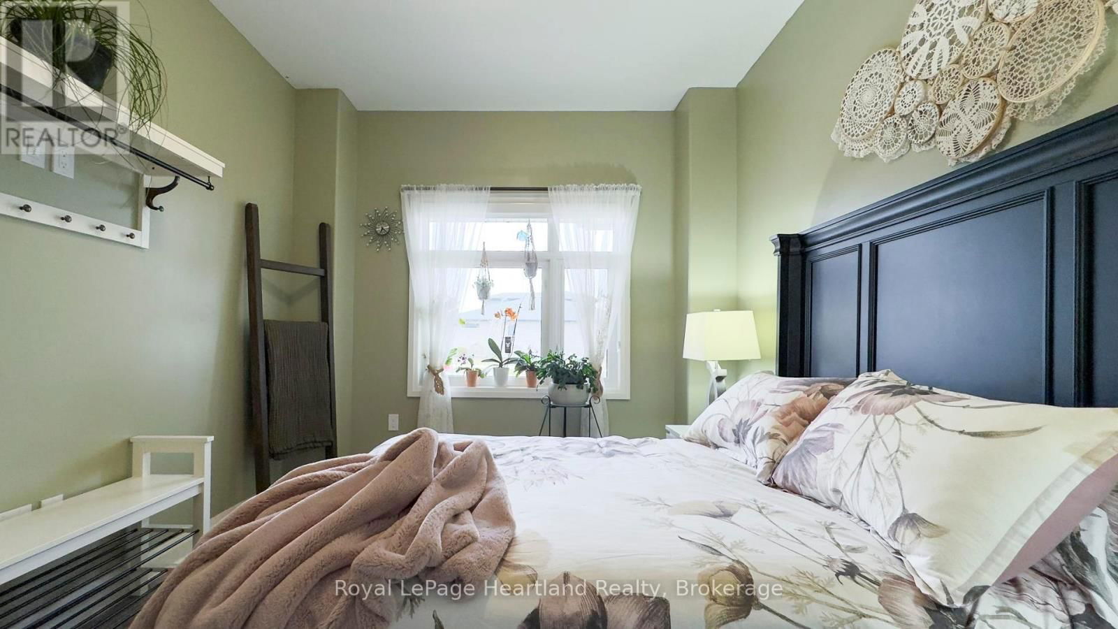 84 ROWE AVENUE Image 26