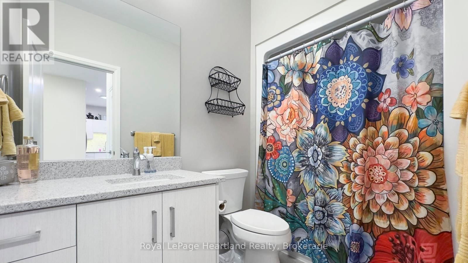 84 ROWE AVENUE Image 28