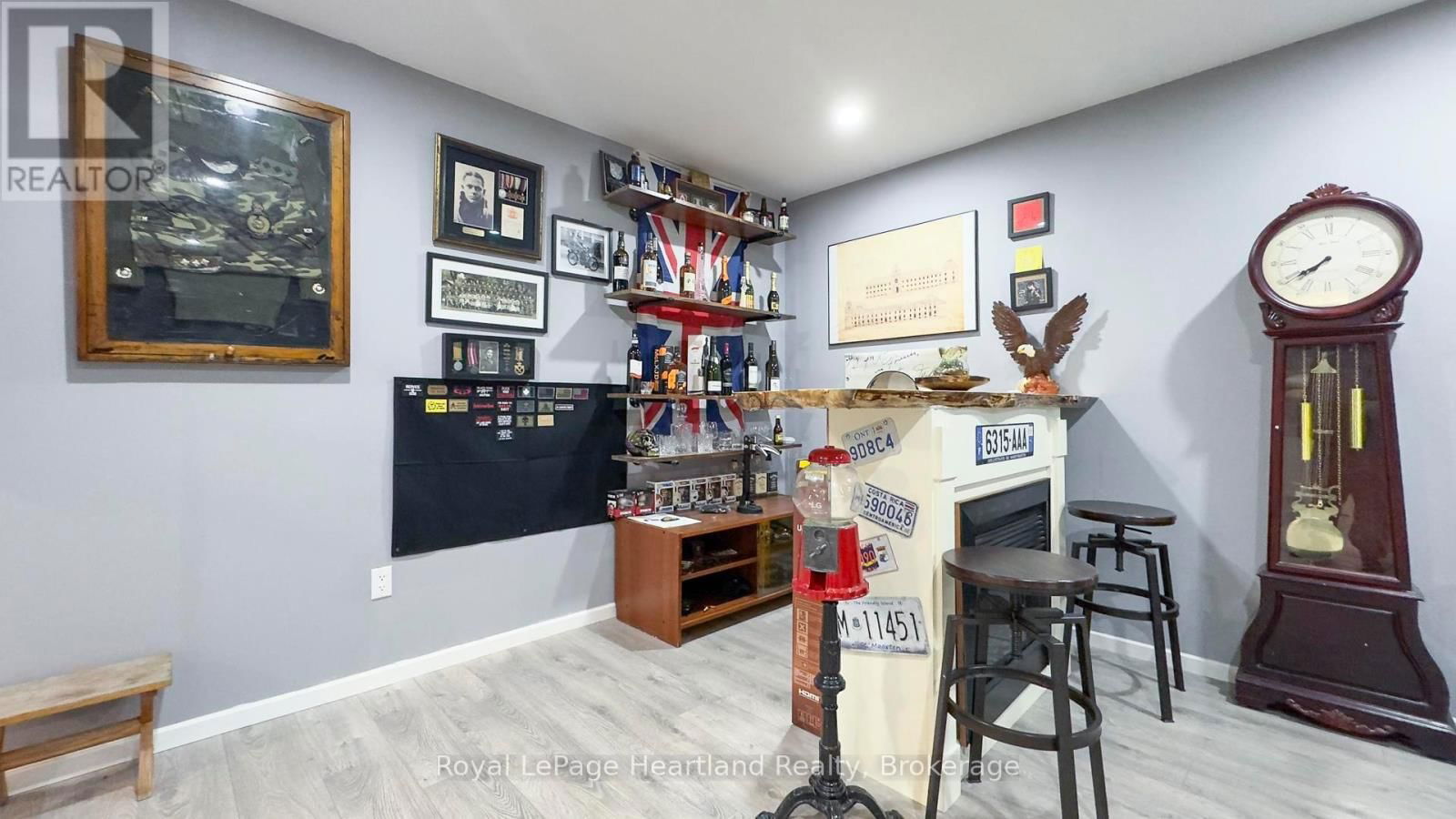 84 ROWE AVENUE Image 32