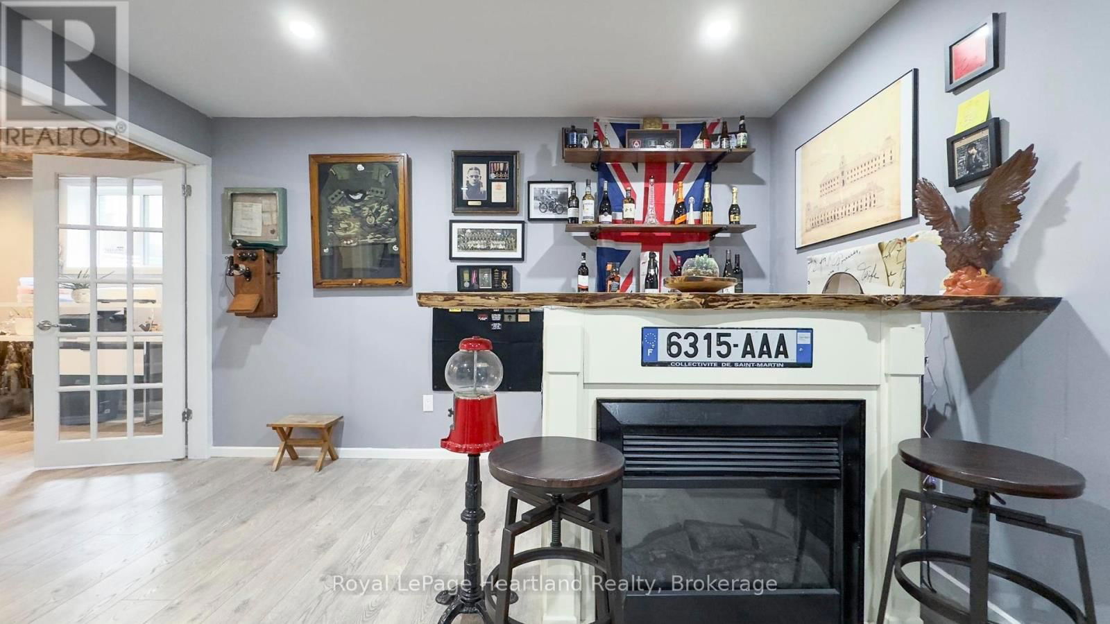 84 ROWE AVENUE Image 33