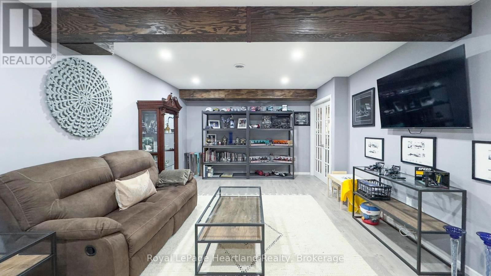 84 ROWE AVENUE Image 34