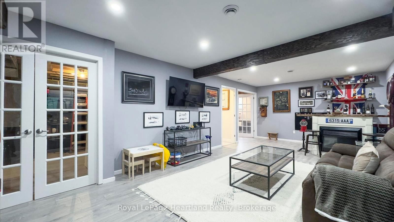84 ROWE AVENUE Image 36