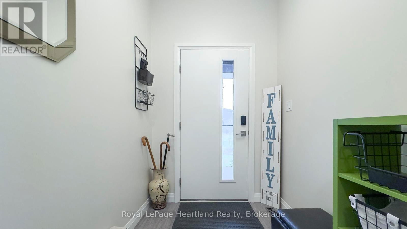 84 ROWE AVENUE Image 4