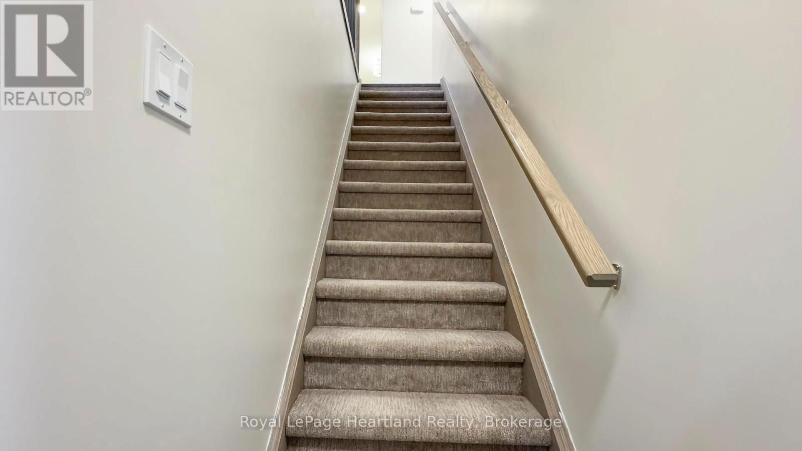 84 ROWE AVENUE Image 42
