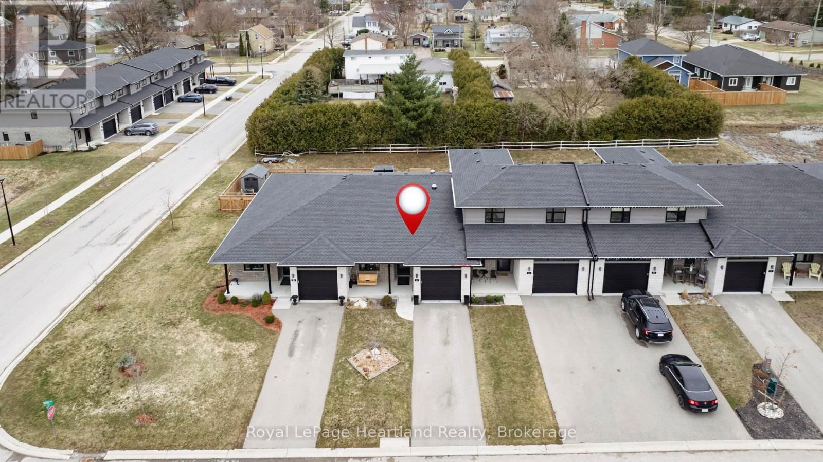 84 ROWE AVENUE Image 43