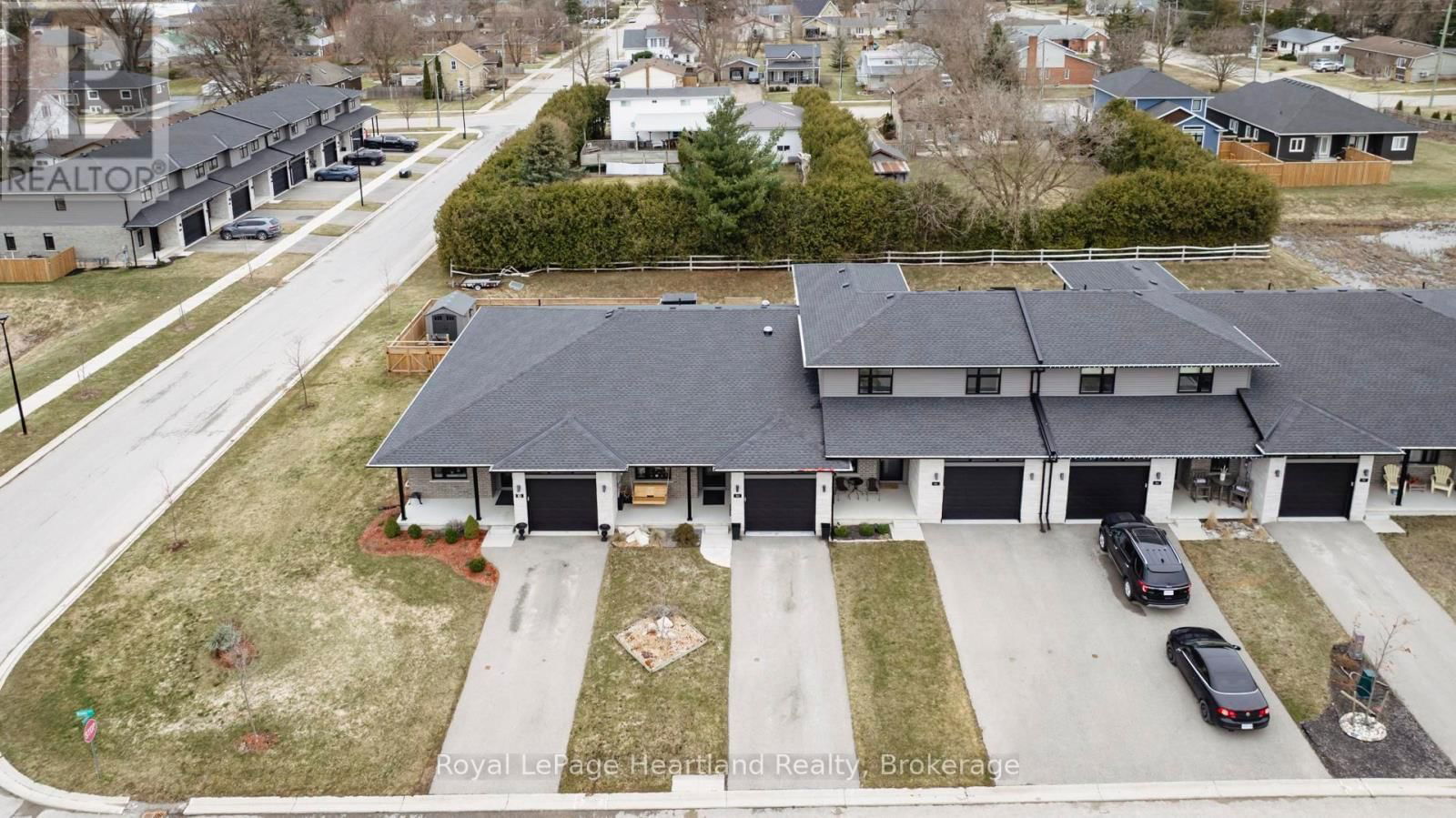 84 ROWE AVENUE Image 44
