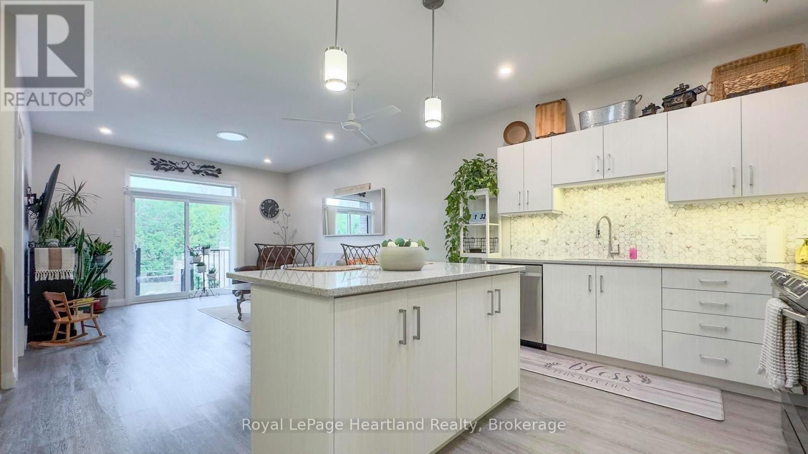 84 ROWE AVENUE Image 6