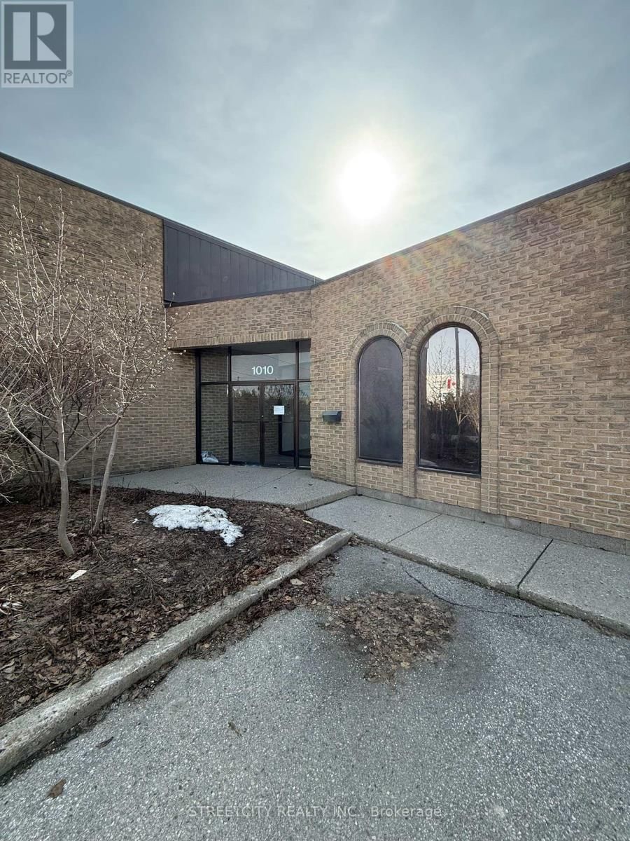 1010 ADELAIDE STREET SOUTH Image 2