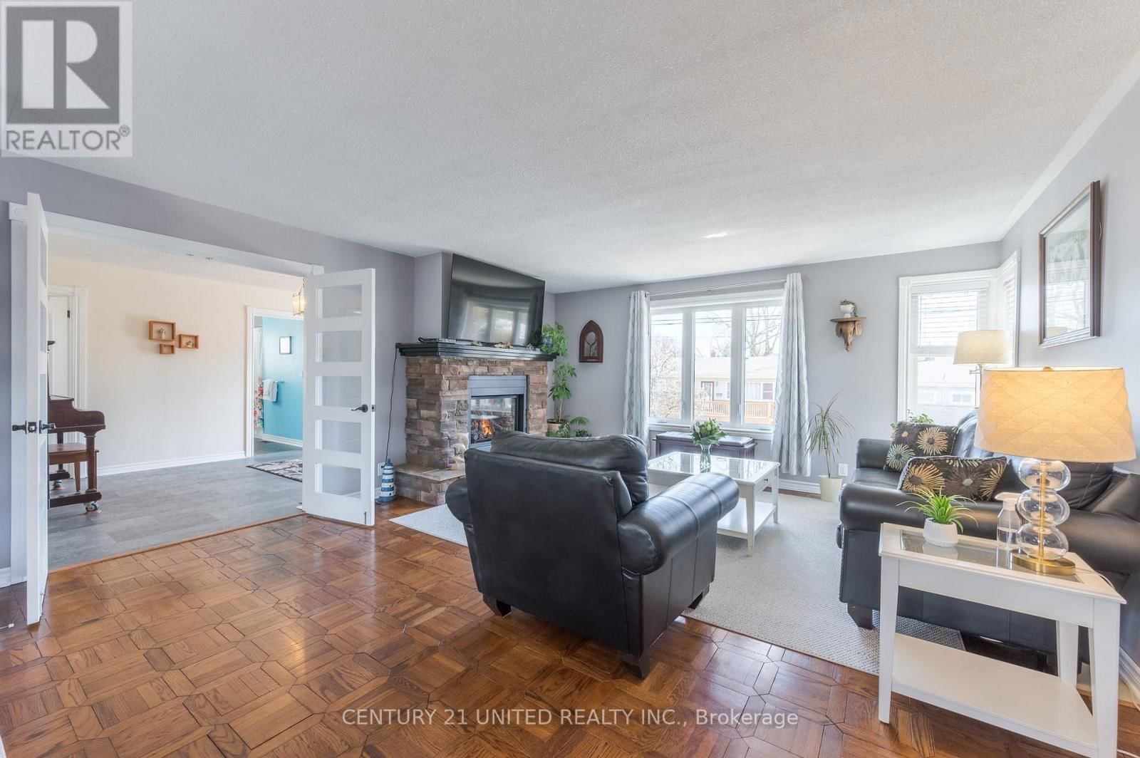 62 YOUNG STREET Image 10
