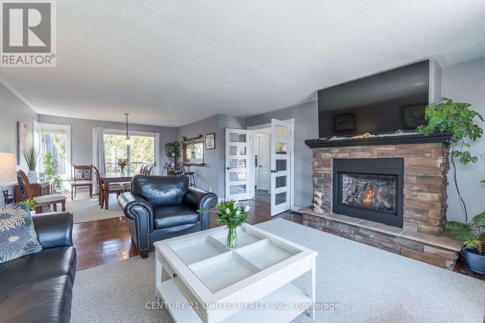 62 YOUNG STREET Image 12