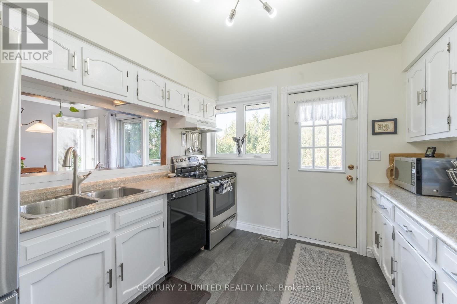 62 YOUNG STREET Image 17
