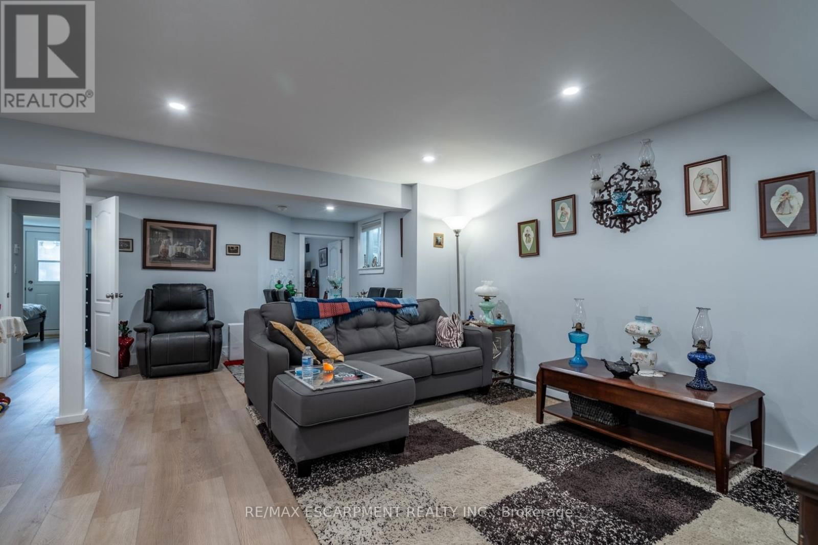81 HAMILTON STREET NORTH Image 12
