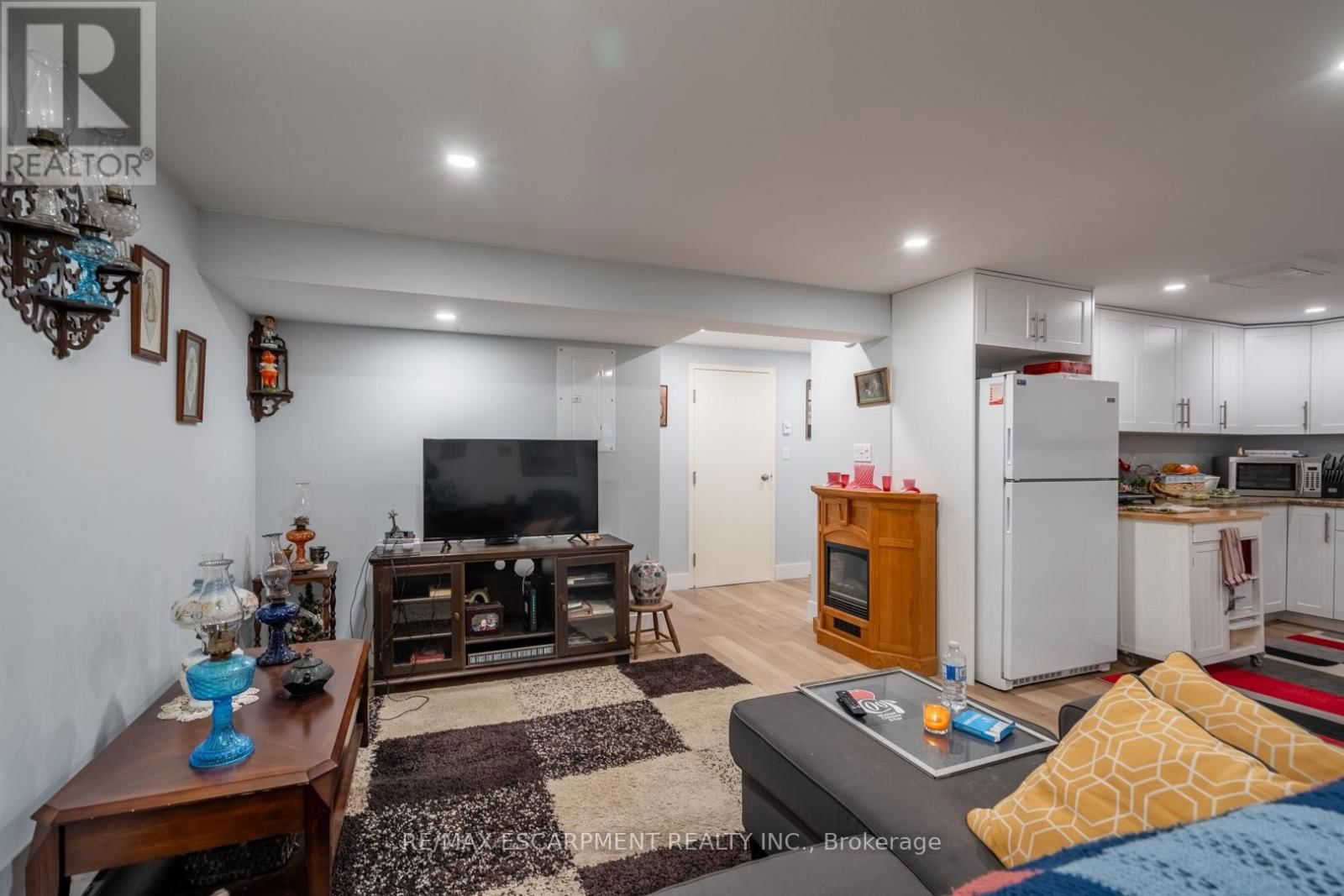 81 HAMILTON STREET NORTH Image 13