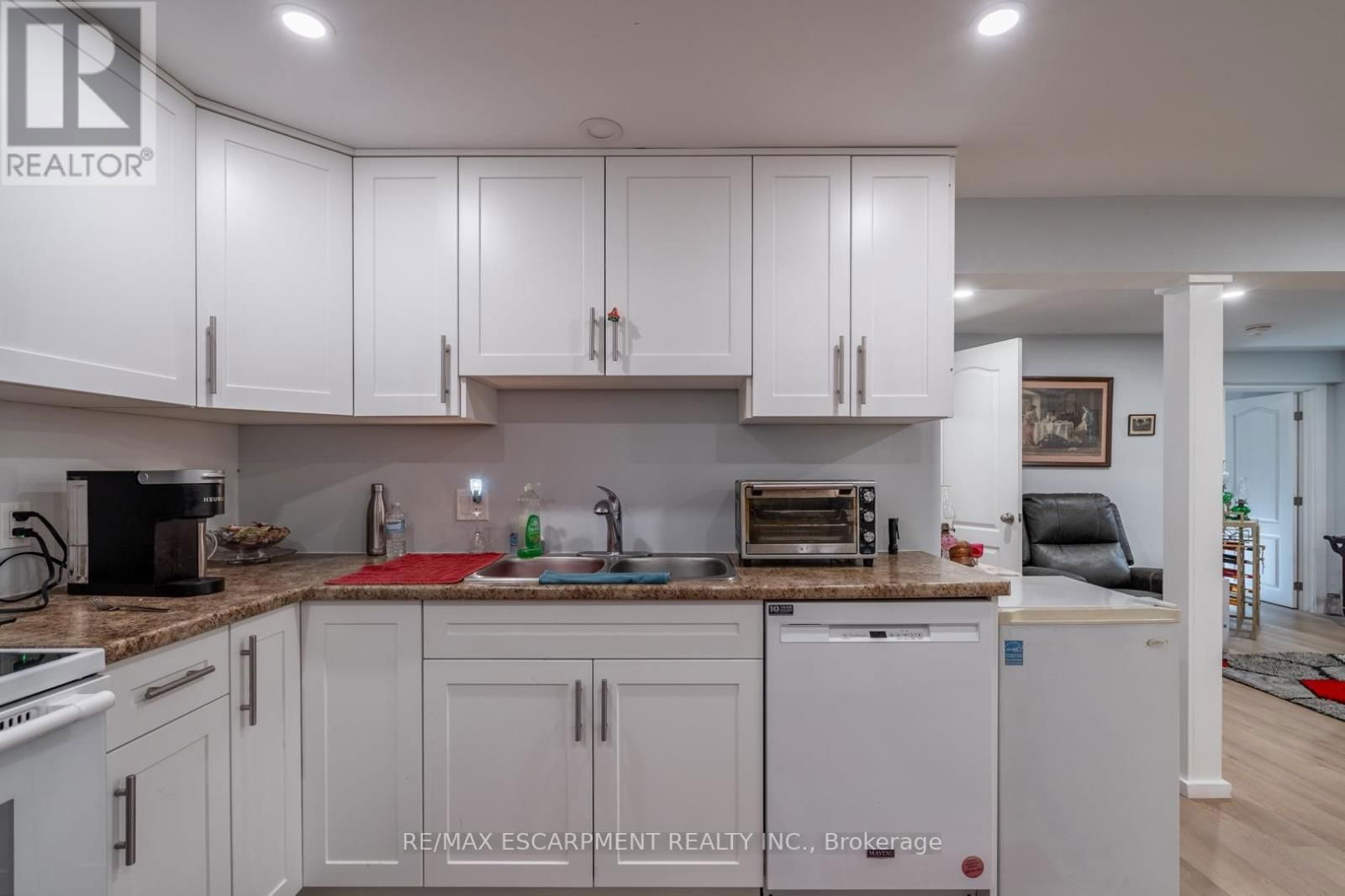 81 HAMILTON STREET NORTH Image 15