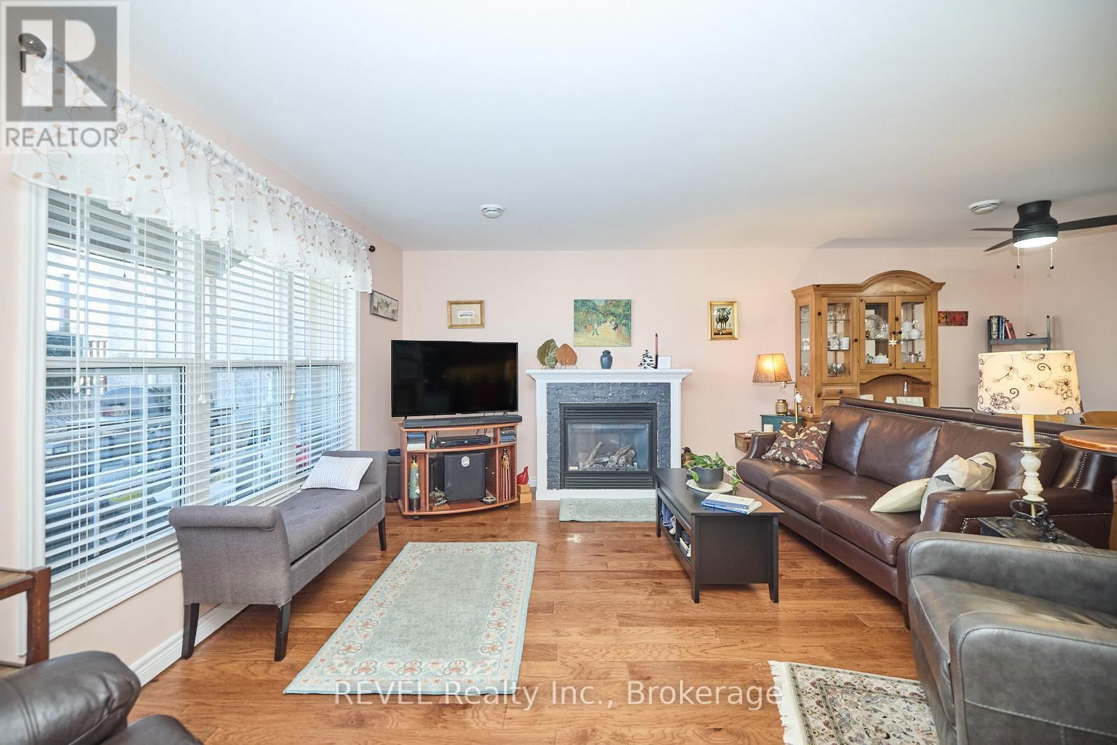 19 KNOLL STREET Image 11
