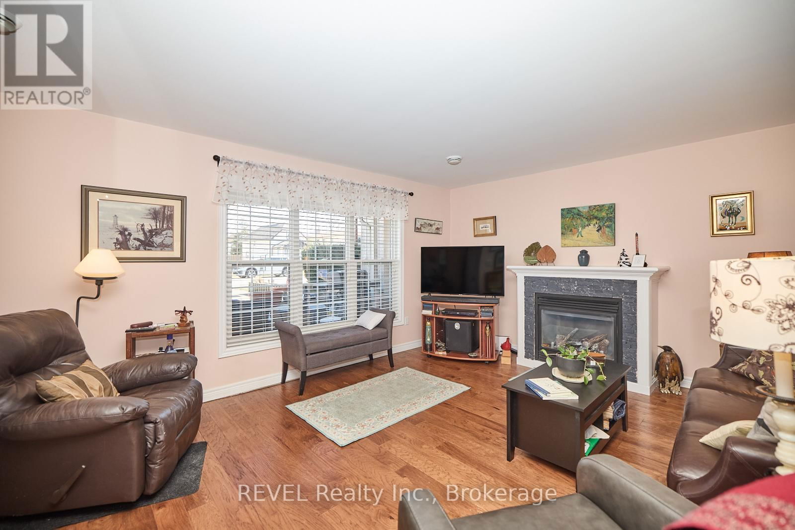 19 KNOLL STREET Image 12