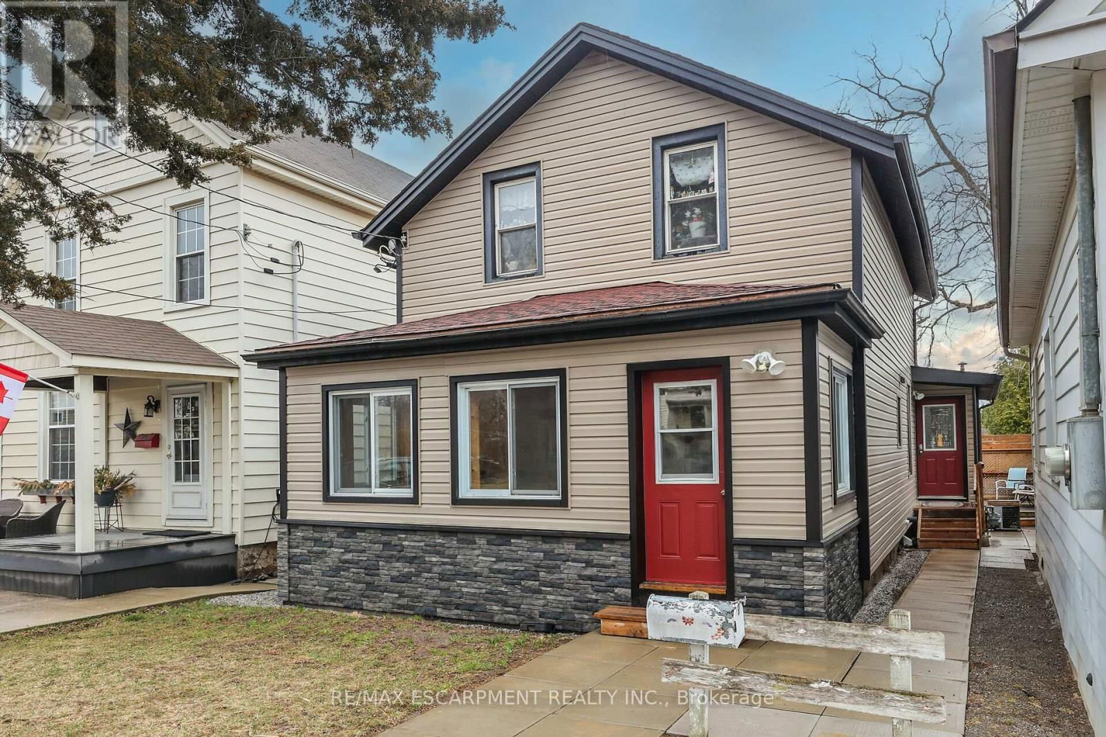 15 ADELAIDE STREET Image 1