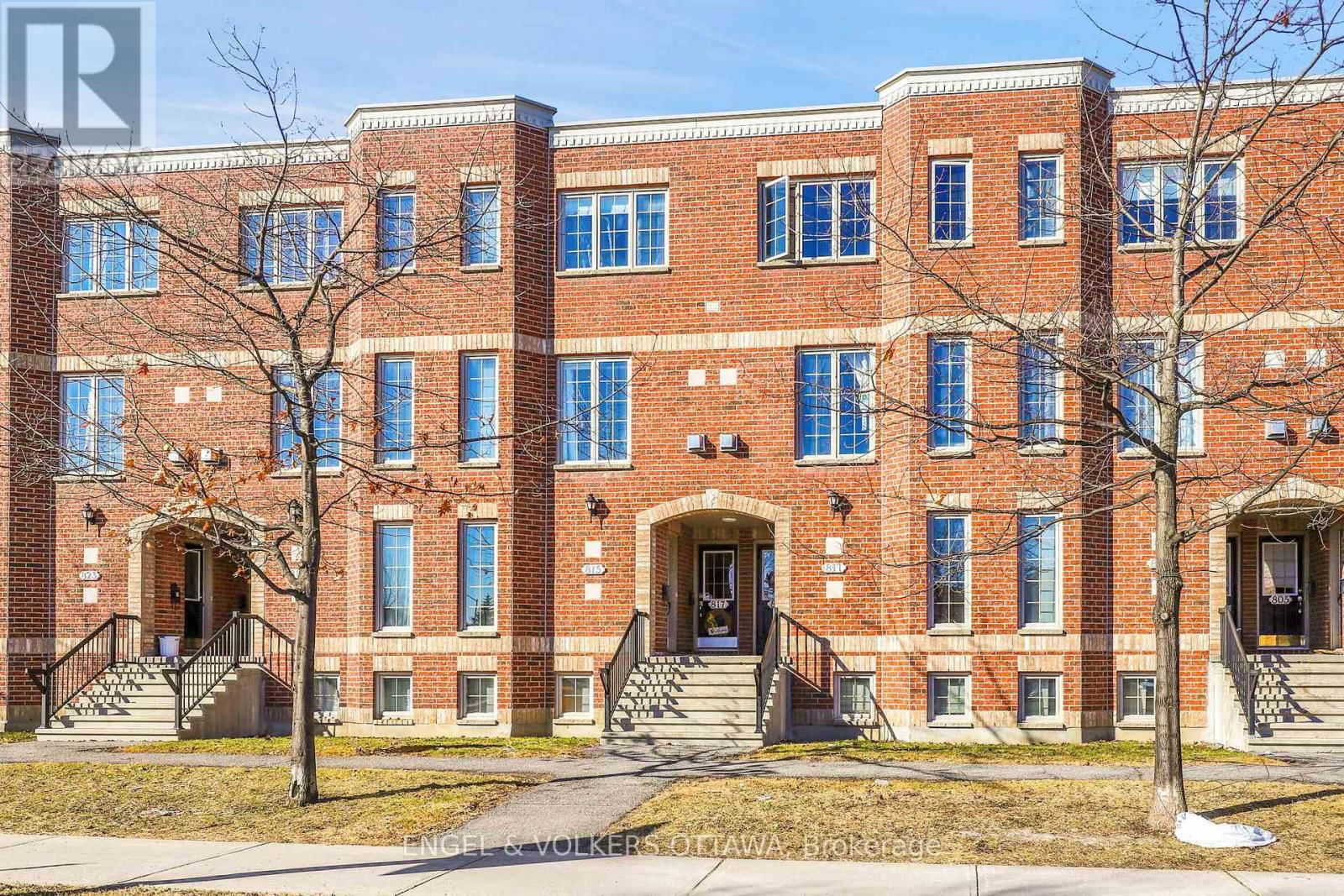 10 - 811 LONGFIELDS DRIVE Image 1