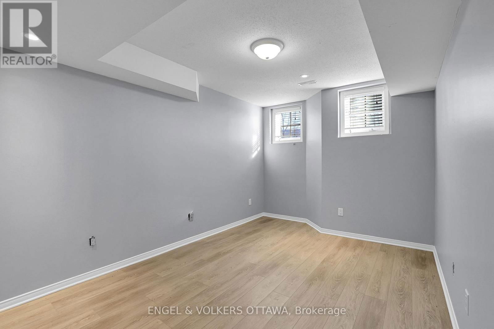 10 - 811 LONGFIELDS DRIVE Image 18