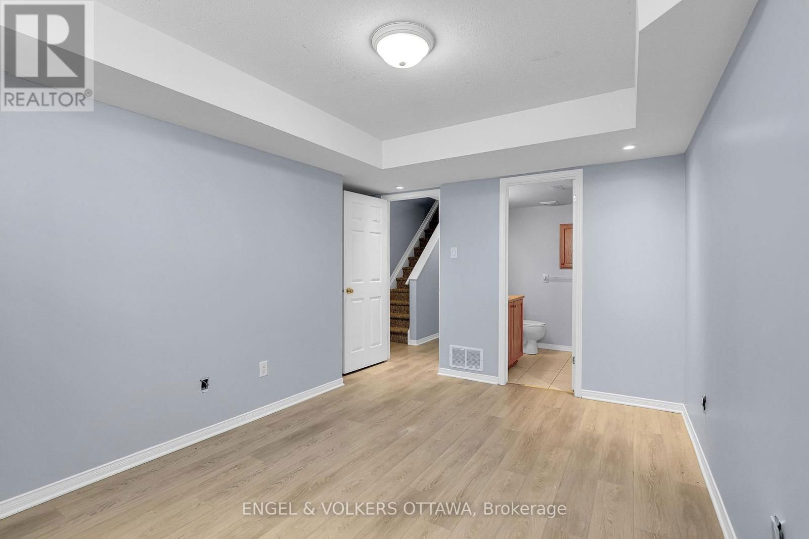 10 - 811 LONGFIELDS DRIVE Image 19
