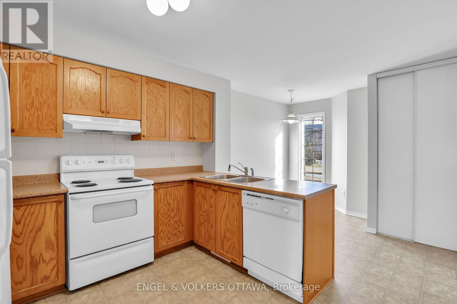10 - 811 LONGFIELDS DRIVE Image 5