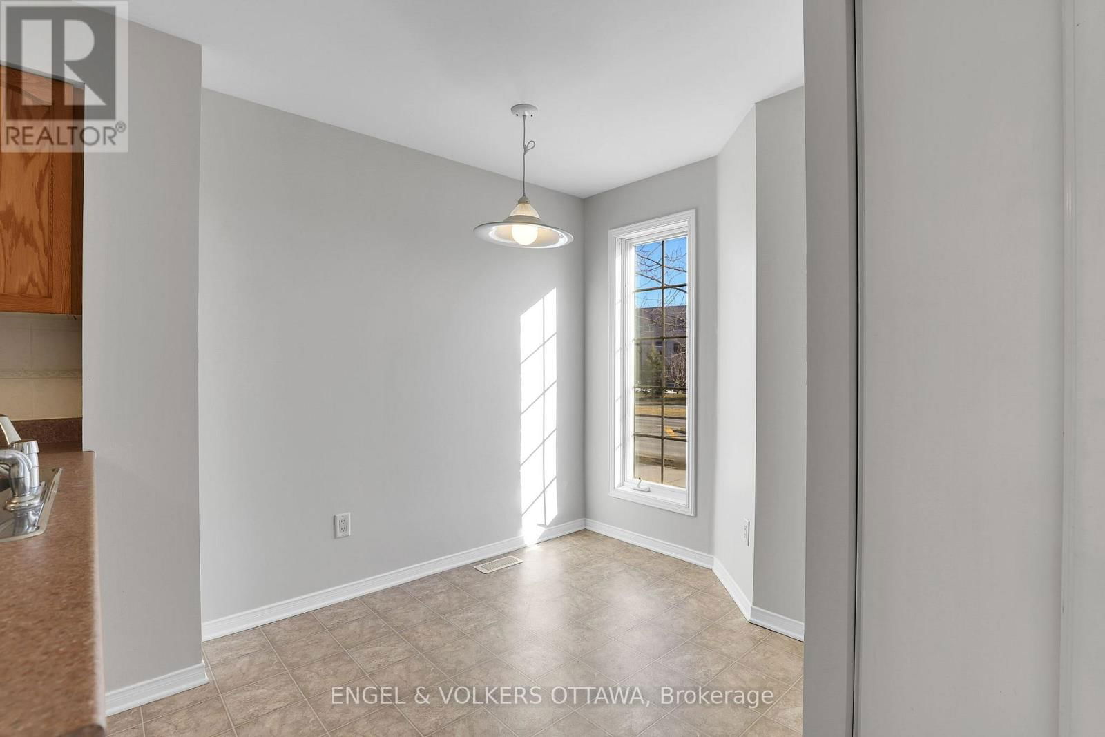 10 - 811 LONGFIELDS DRIVE Image 7