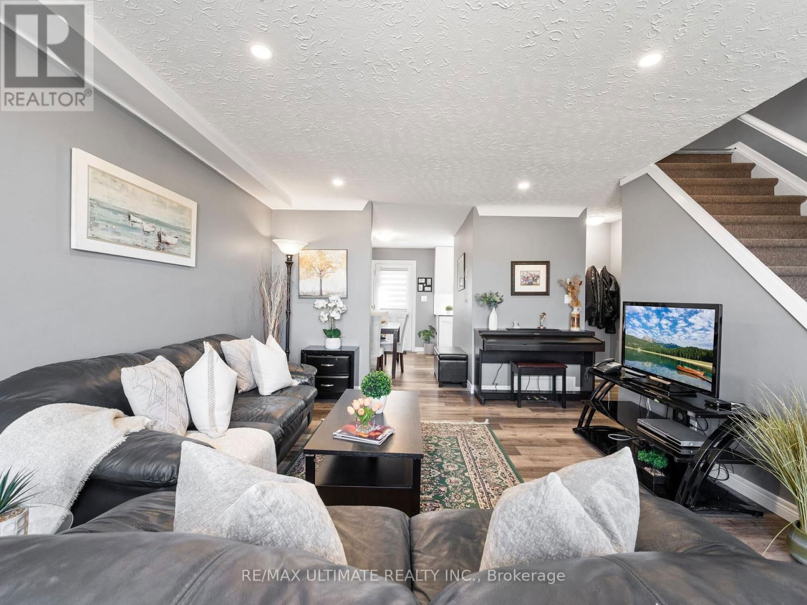 3 - 252 BERTIE STREET Image 1