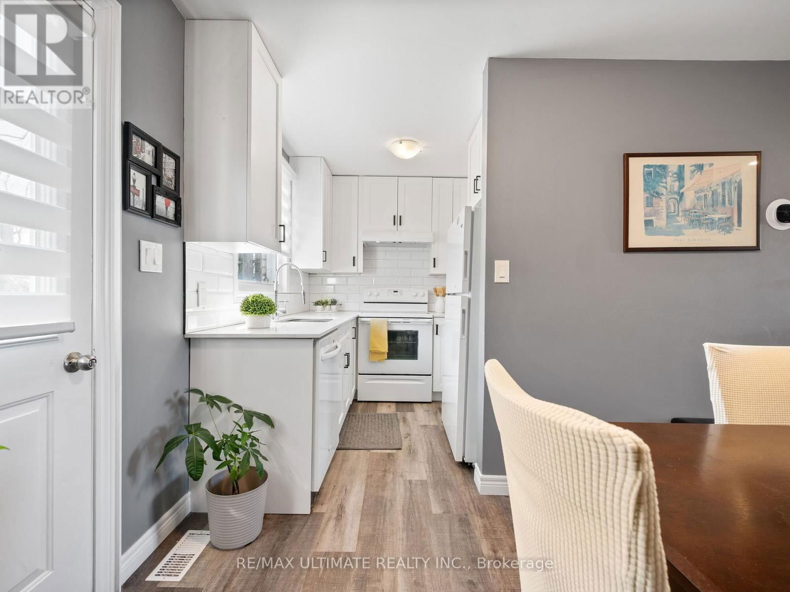 3 - 252 BERTIE STREET Image 11