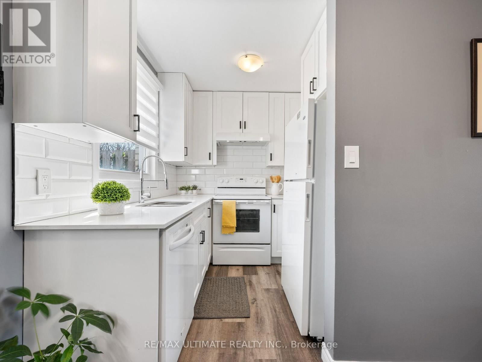 3 - 252 BERTIE STREET Image 12