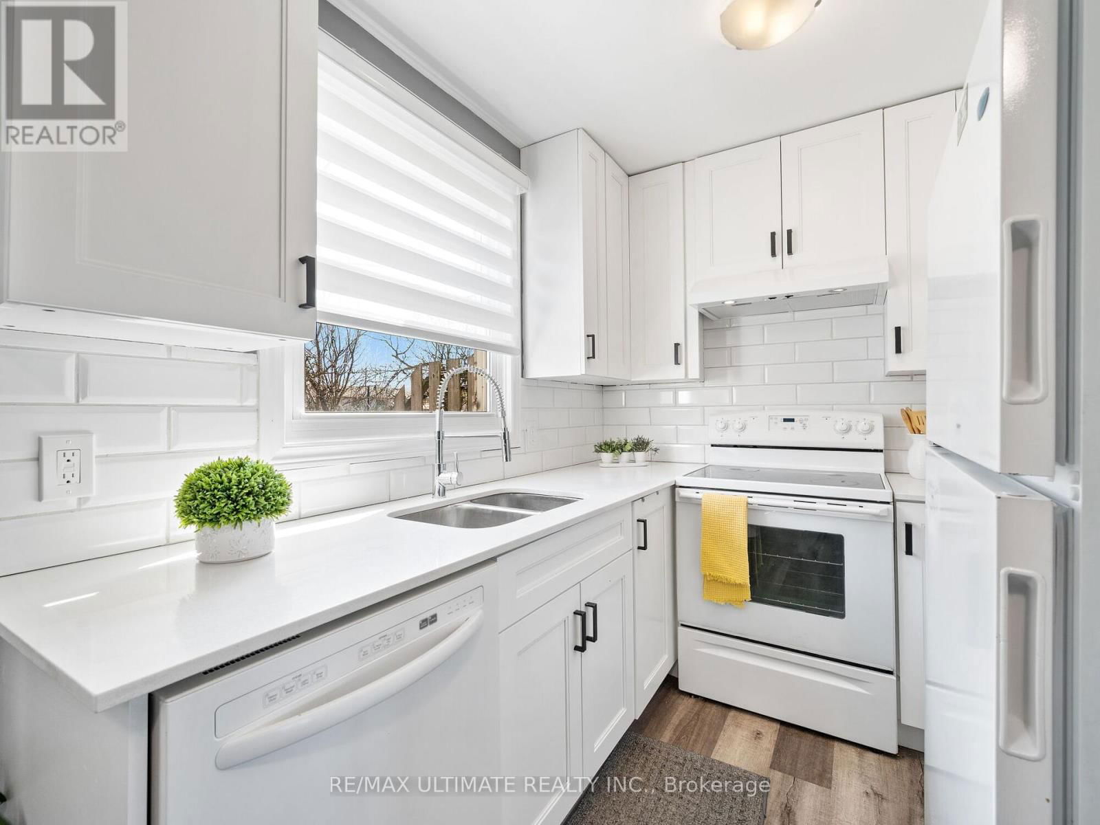 3 - 252 BERTIE STREET Image 14