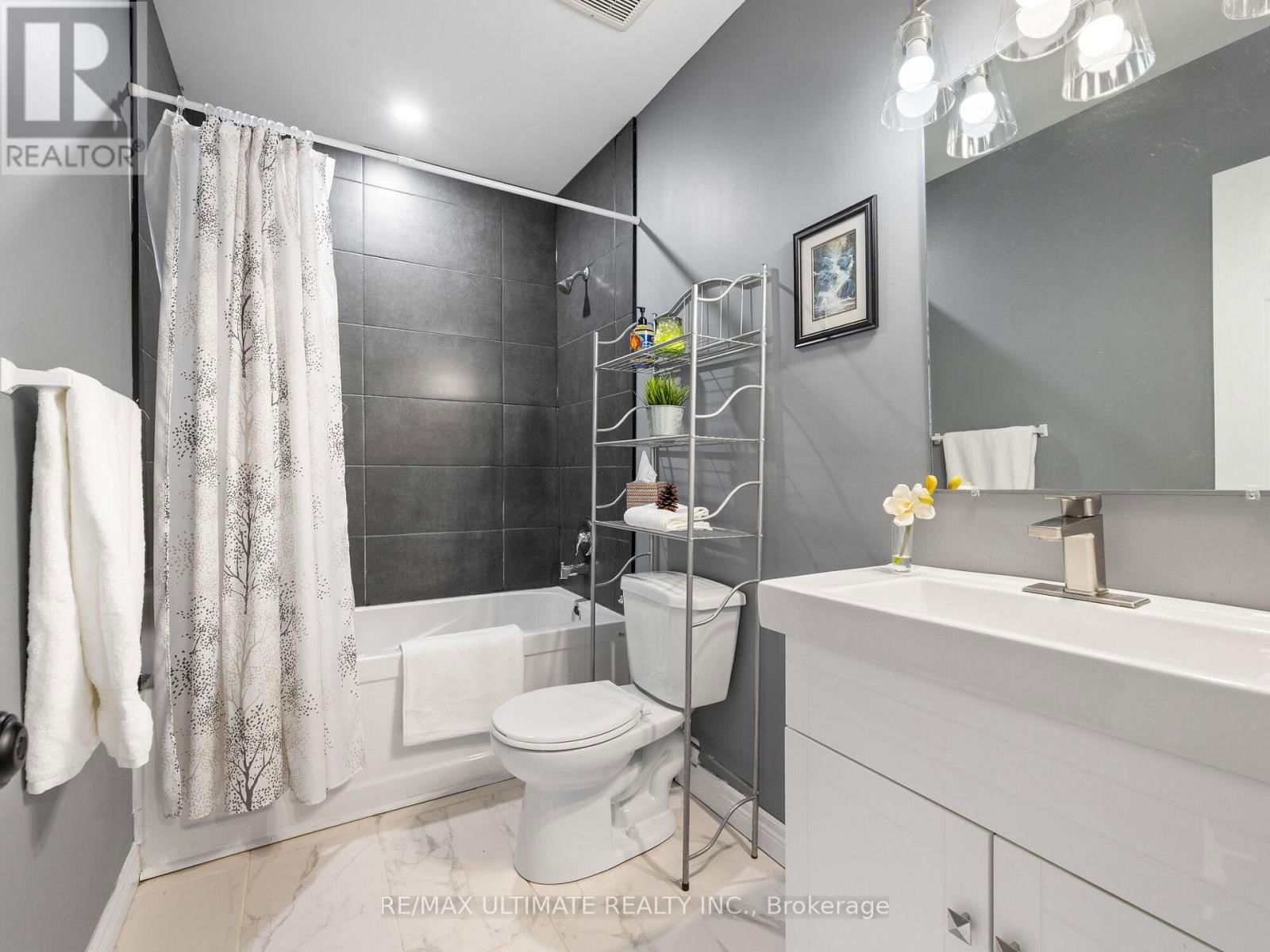 3 - 252 BERTIE STREET Image 25