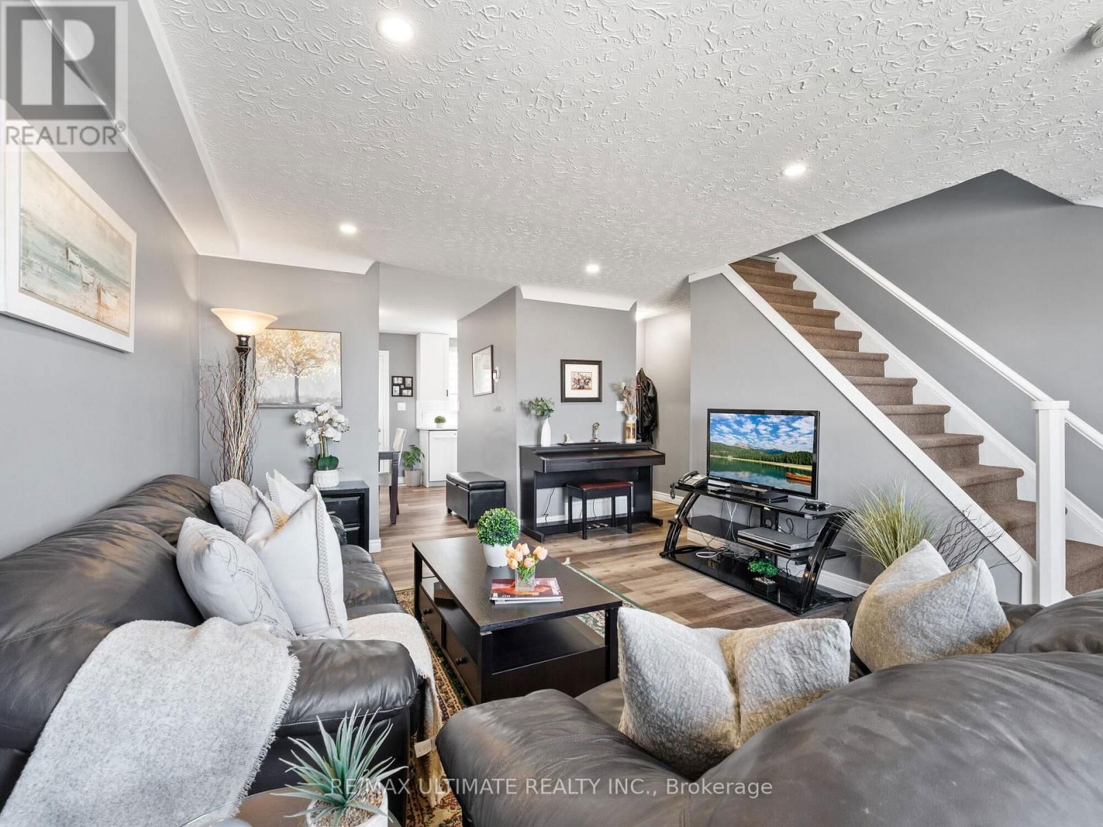3 - 252 BERTIE STREET Image 5