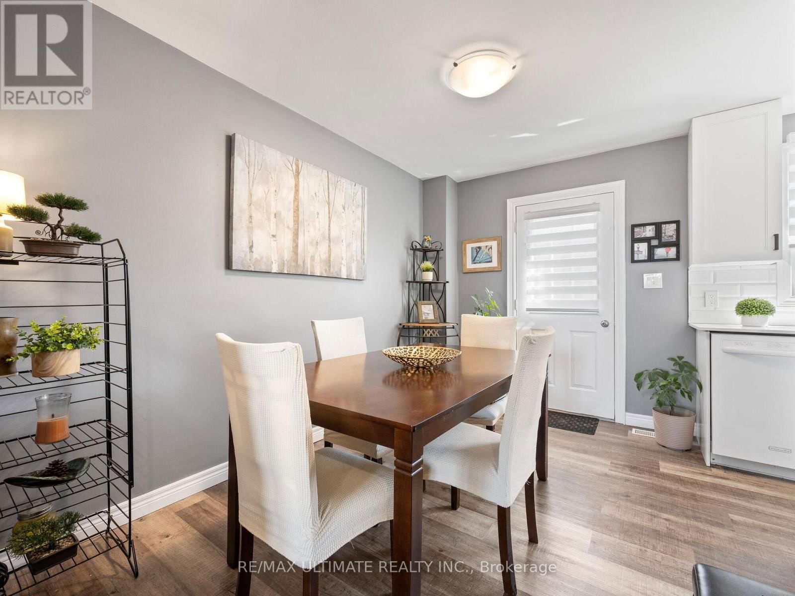 3 - 252 BERTIE STREET Image 8