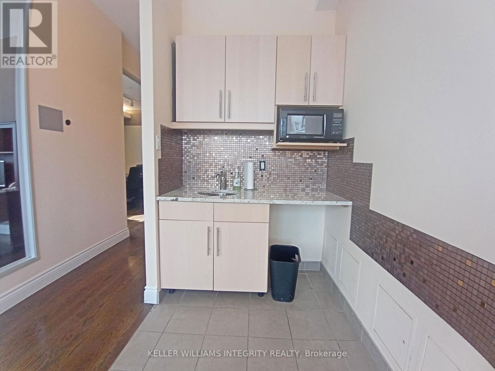 5 - 300 TERRY FOX DRIVE Image 23