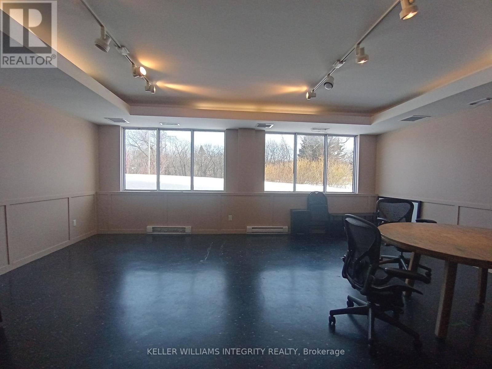 5 - 300 TERRY FOX DRIVE Image 32