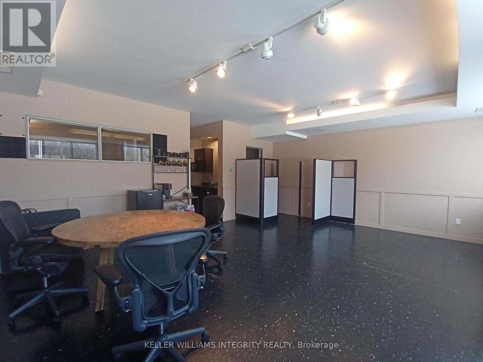 5 - 300 TERRY FOX DRIVE Image 34