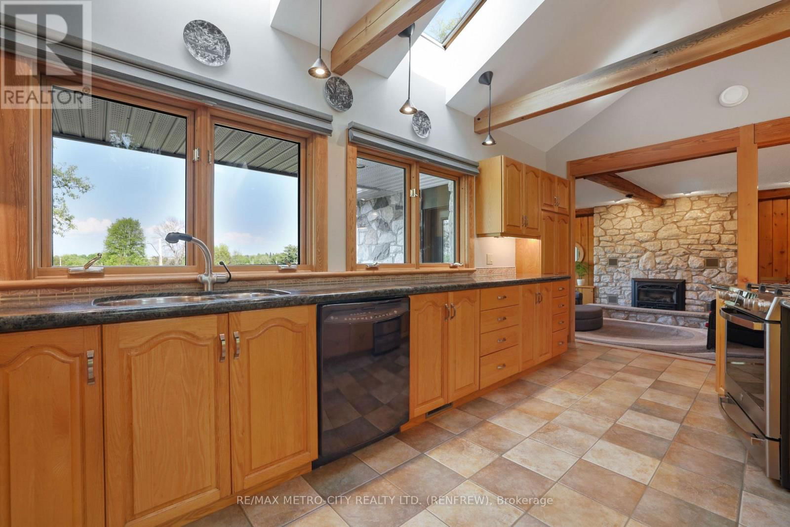 74 ERINDALE AVENUE Image 14