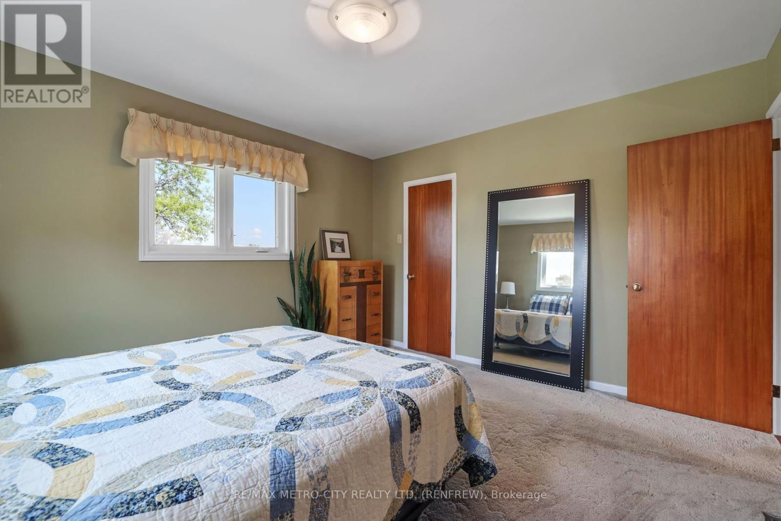 74 ERINDALE AVENUE Image 27