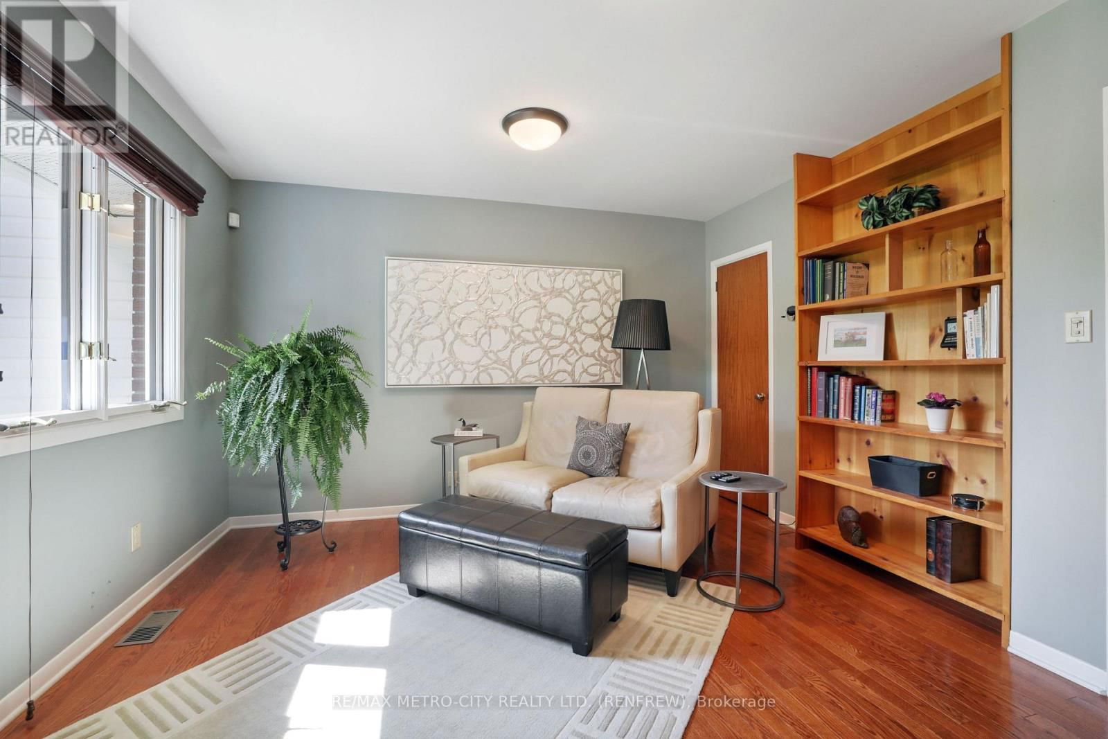 74 ERINDALE AVENUE Image 28