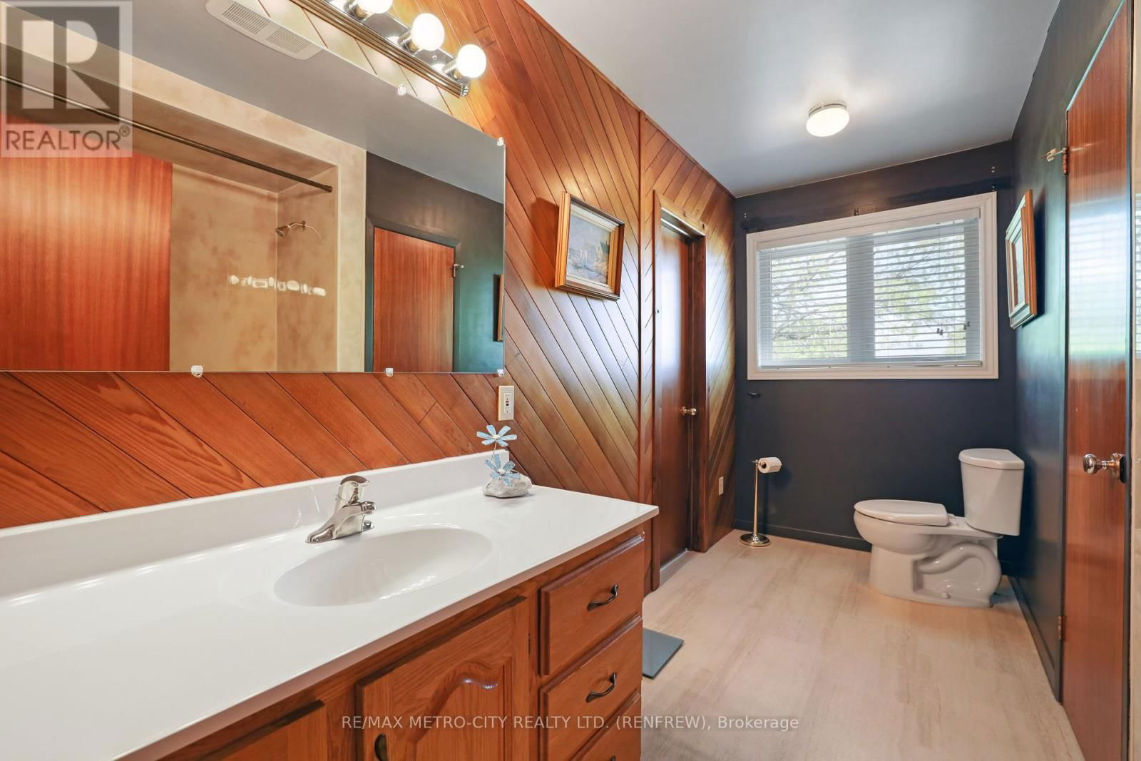 74 ERINDALE AVENUE Image 30