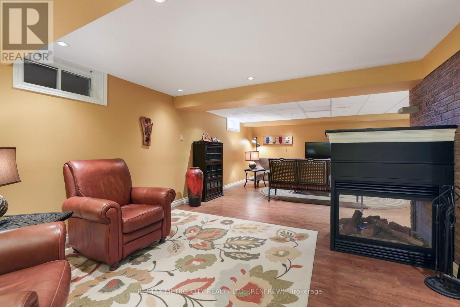 74 ERINDALE AVENUE Image 31