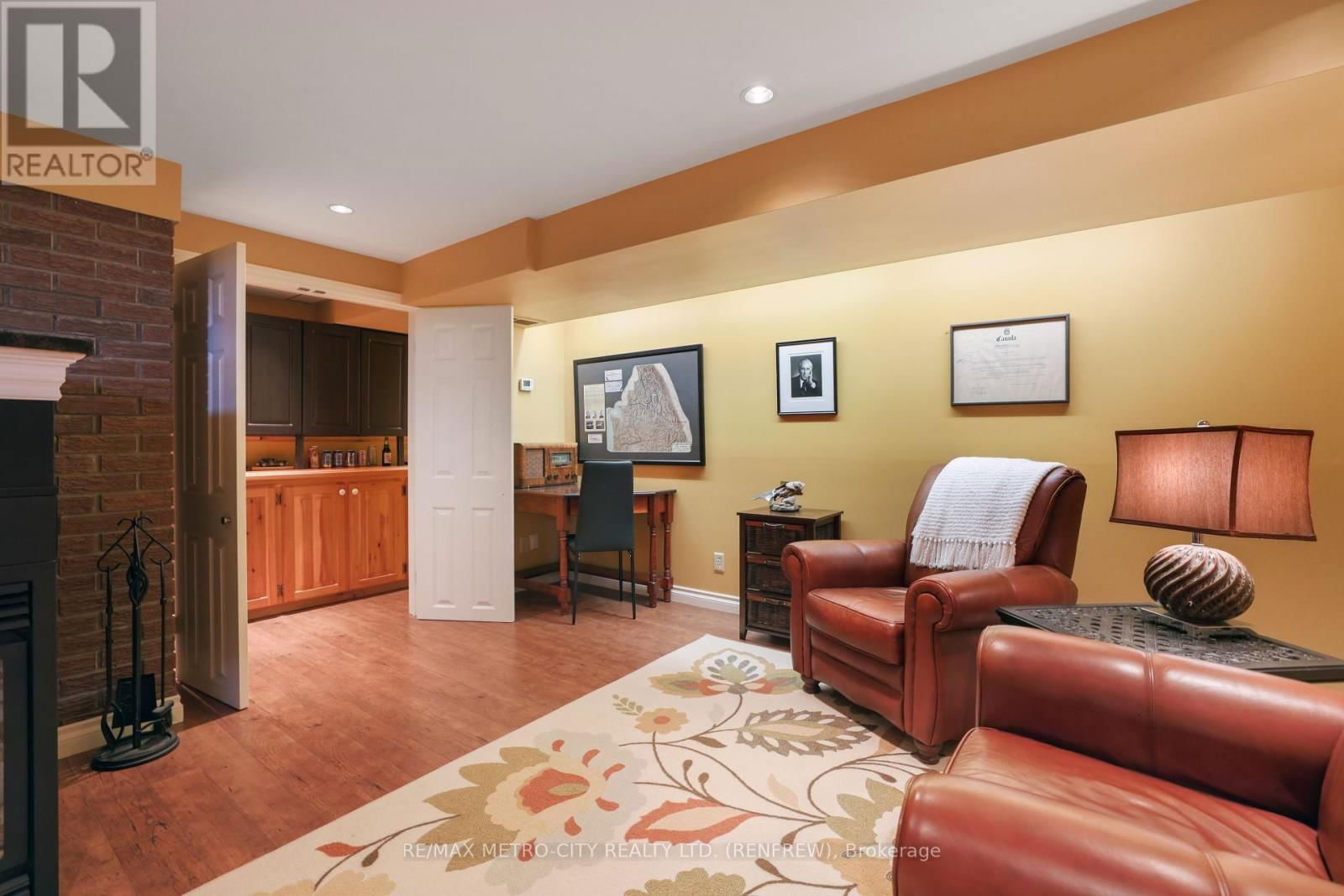 74 ERINDALE AVENUE Image 33
