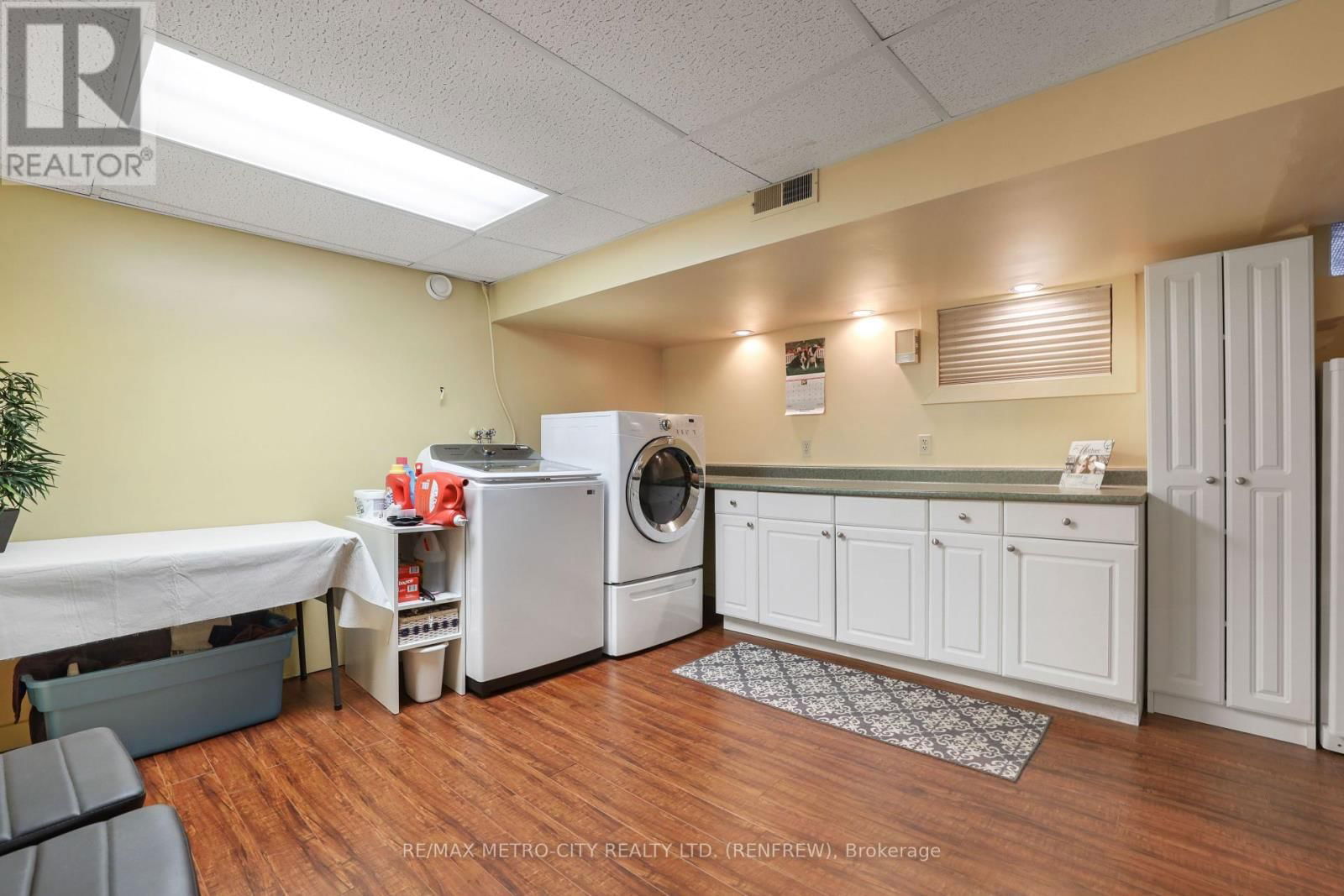 74 ERINDALE AVENUE Image 36